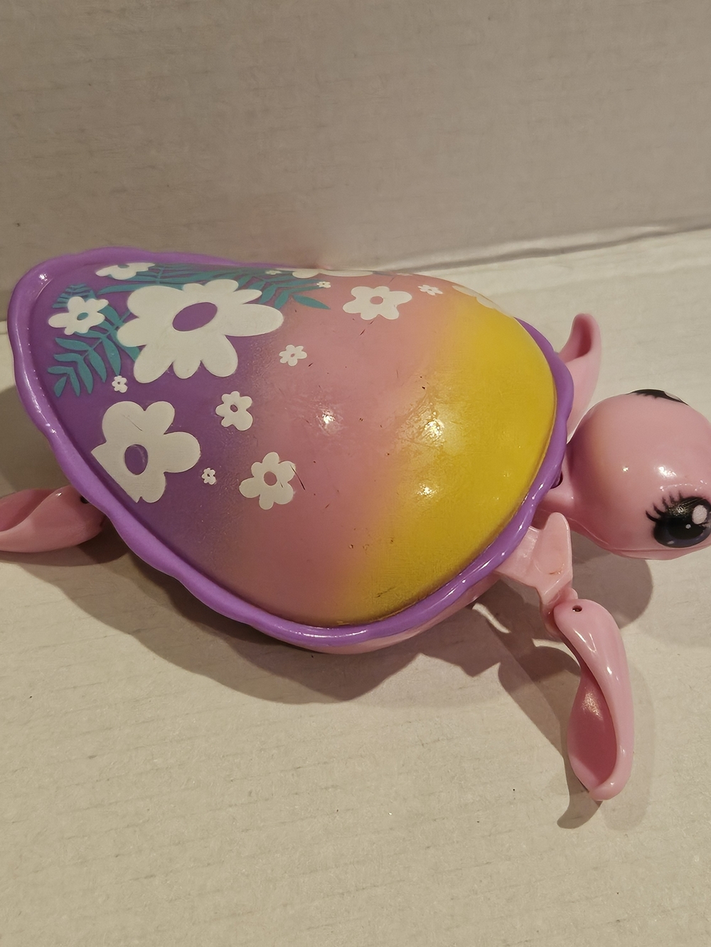 Little Live Pets Lil' Turtle – Beach Bloom Interactive Toy (Walks & Swims)